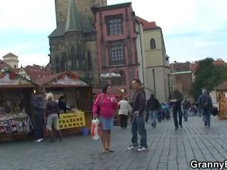 Vovó turista saltos em caralho